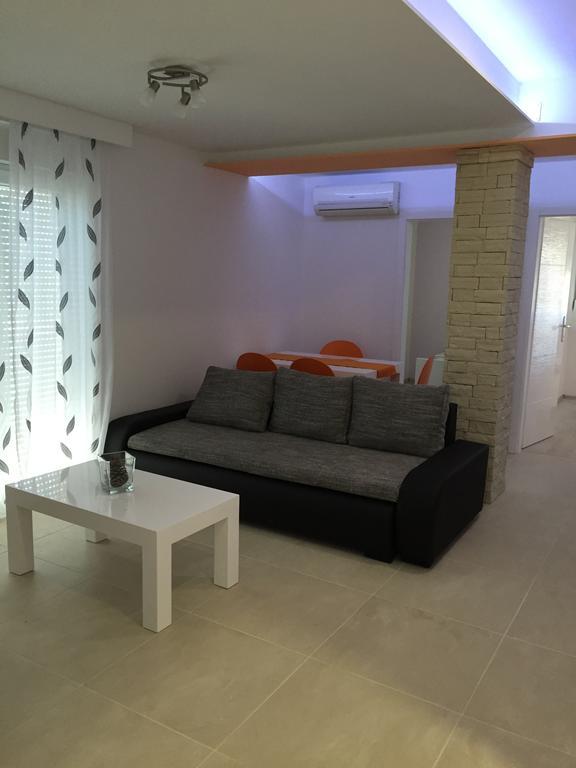Apartment Brno Pula Buitenkant foto
